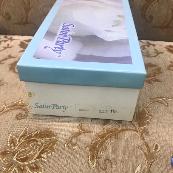 Dye-Able White Embroidered Roses Satin Slingback, Formal Pump Dress Shoe Wedding - Picture 2 of 15